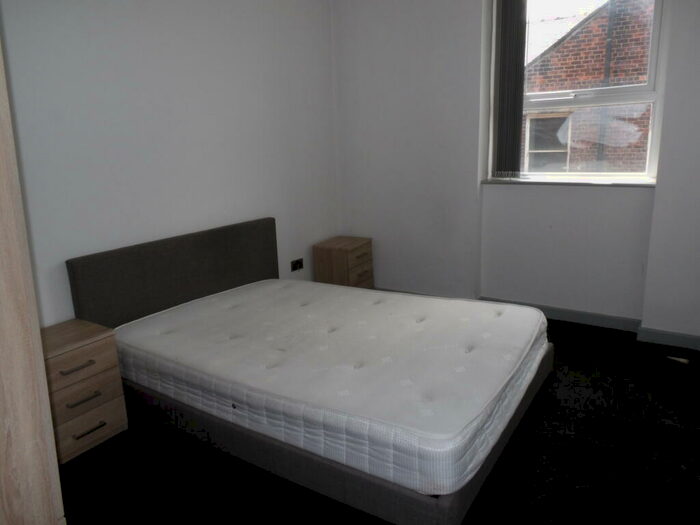 Apartment To Rent In Newspaper House, BB1