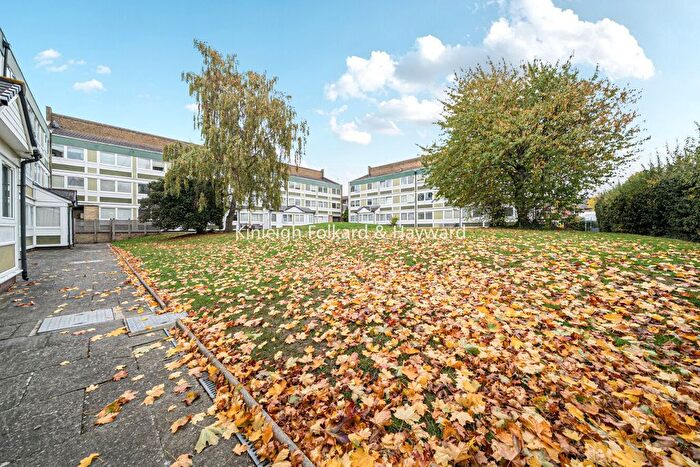 2 Bedroom Flat To Rent In Masons Hill, Bromley, Kent, BR2