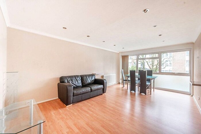 2 Bedroom Flat For Sale In Aran Drive, Stanmore, HA7