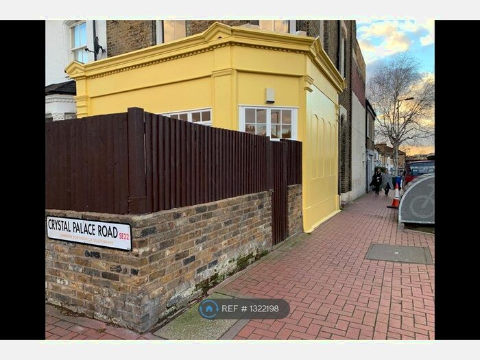 1 Bedroom Flat To Rent In Corner Of Northcross Road, London SE22