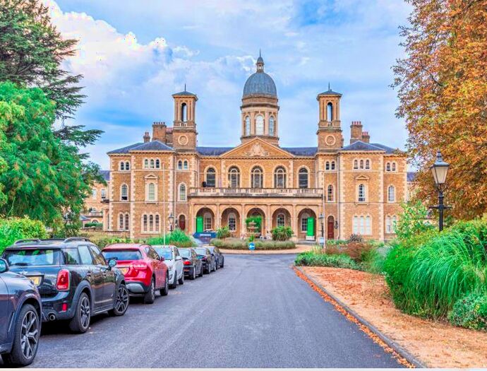 2 Bedroom Flat To Rent In Royal Drive, London, N11