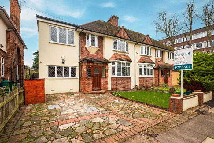 4 Bedroom Semi Detached House For Sale In Bourne Vale, Bromley, BR2