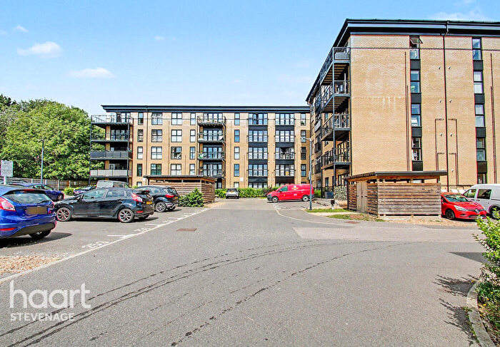 2 Bedroom Apartment For Sale In Giles Crescent, Stevenage, SG1