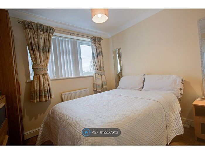 6 Bedroom Semi-Detached House To Rent In Alandale Close, Reading, RG2