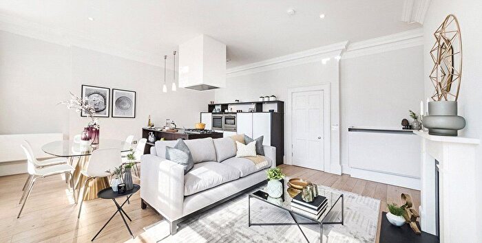 2 Bedroom Flat To Rent In Green Street, Mayfair, London, W1K