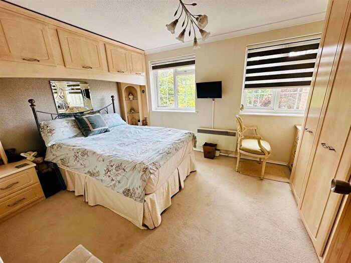 1 Bedroom Flat For Sale In Mayford Close, Beckenham, BR3