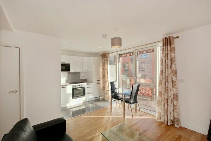 Studio To Rent In Bluebell House, Redwood Park, SE16