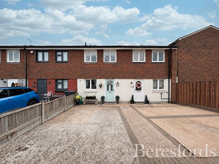 3 Bedroom Terraced House For Sale In Taunton Road, Romford, RM3