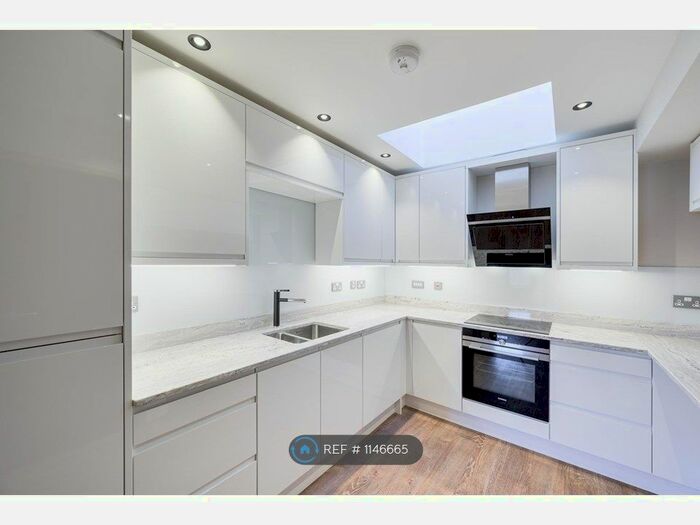 2 Bedroom Flat To Rent In Lordswood Road, Birmingham B17