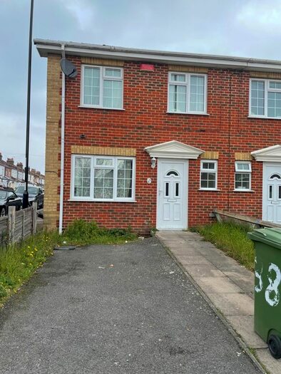 3 Bedroom Terraced House To Rent In Eddystone Road, Brockley, SE4