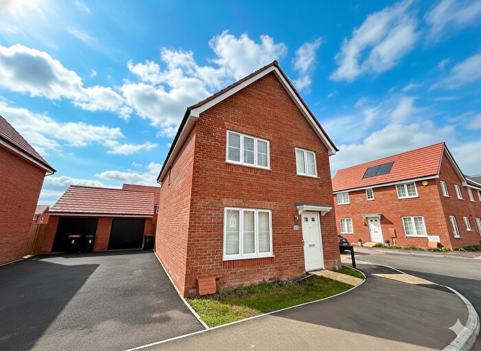 4 Bedroom Detached House To Rent In Otterburn Gardens, Houghton Regis, LU5