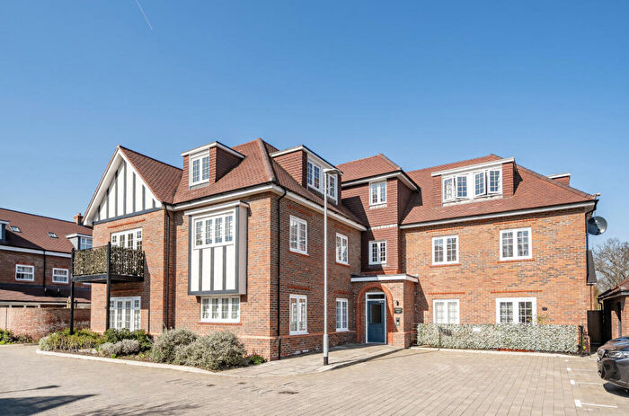 1 Bedroom Flat For Sale In Albright Gardens, Walton On Thames, Surrey, KT12