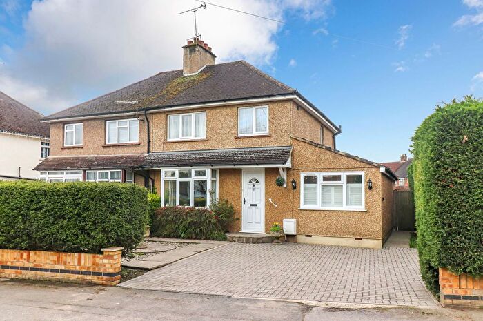 3 Bedroom Semi Detached House For Sale In The Crescent, Abbots Langley, WD5