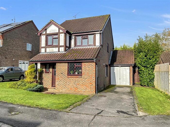 3 Bedroom Detached House For Sale In Sedgefield Close, Sonning Common, RG4