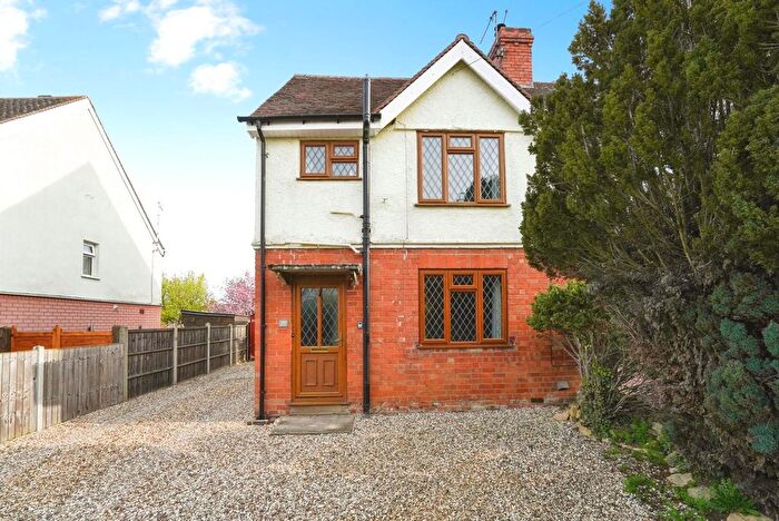 3 Bedroom Semi-Detached House For Sale In Bibsworth Avenue, Broadway, Worcestershire, WR12