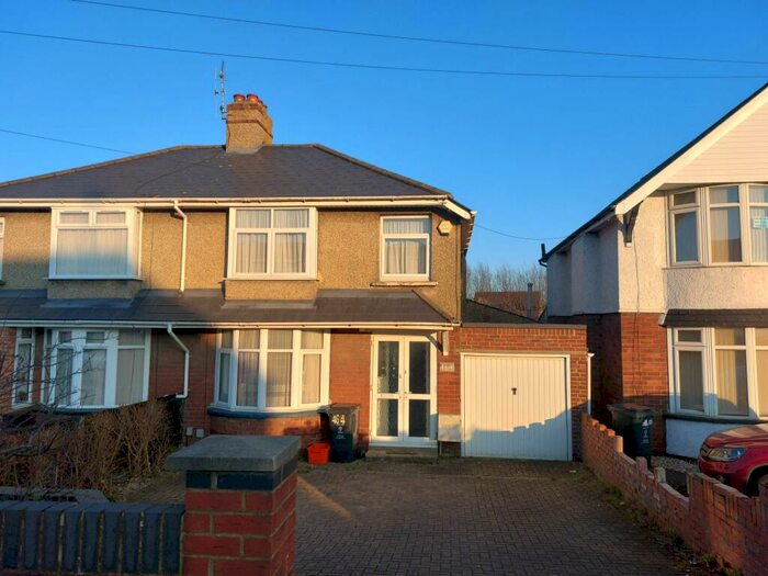3 Bedroom Semi-Detached House To Rent In Cricklade Road, Swindon, Wiltshire, SN2