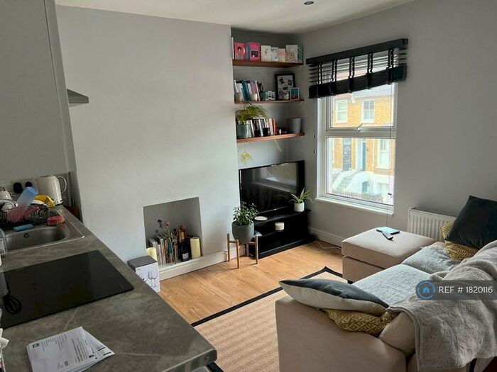 1 Bedroom Flat To Rent In Ronver Road, London, SE12