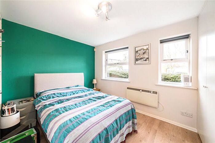 1 Bedroom Flat For Sale In Henry Doulton Drive, London, SW17