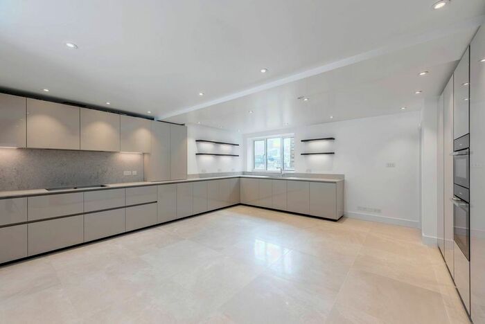 4 Bedroom Flat To Rent In Upper Belgrave Street, Belgravia, London, SW1X