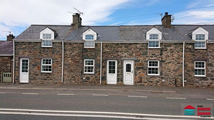 2 Bedroom Terraced House For Sale In Lon Caernarfon, Y Ffor, LL53