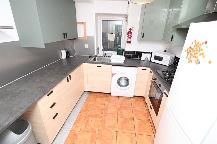 4 Bedroom Semi-Detached House To Rent In Laura Street Treforest, Pontypridd, CF37