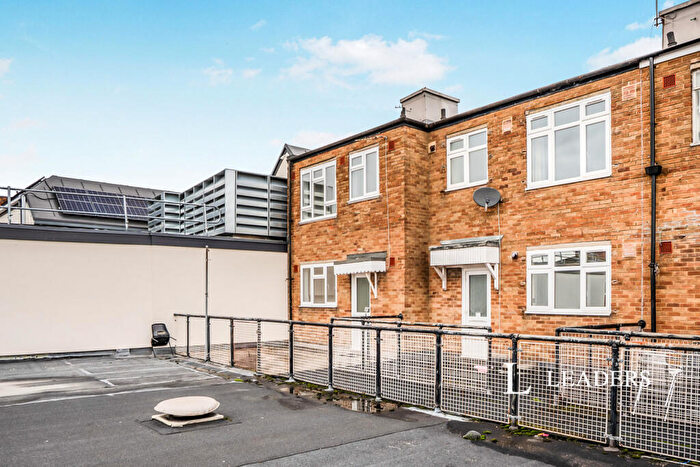 3 Bedroom Flat To Rent In Westquay House, West Street, Fareham, PO16