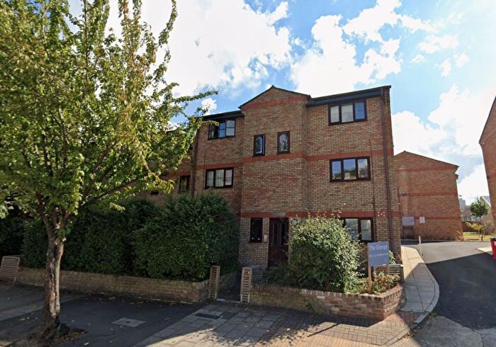 2 Bedroom Flat For Sale In First Floor Flat, Chobham Road, Stratford, London, Newham, E15