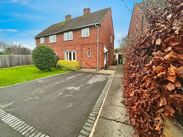 3 Bedroom Semi Detached House For Sale In Dudley Road, Kenilworth, Warwickshire, CV8