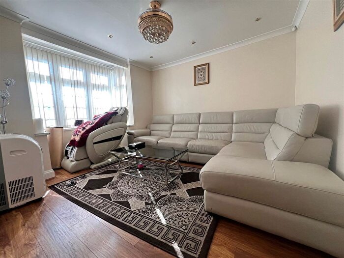 5 Bedroom Property To Rent In Braund Avenue, Greenford, UB6