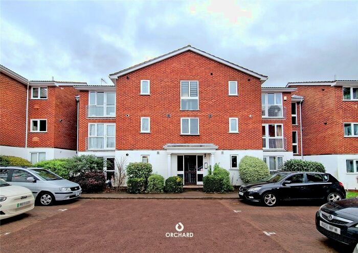 2 Bedroom Flat To Rent In Aylsham Drive, Ickenham, UB10