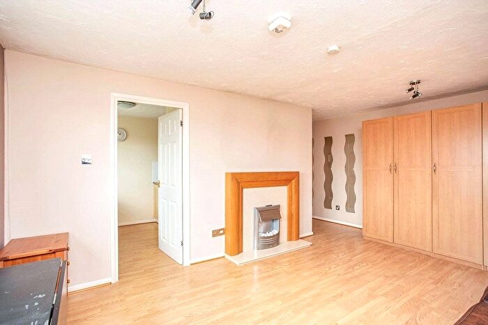 1 Bedroom Flat To Rent In Crusader Way, Watford, Hertfordshire, WD18