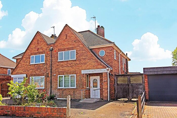 3 Bedroom Semi Detached House For Sale In Carlton Drive, Wigston, LE18
