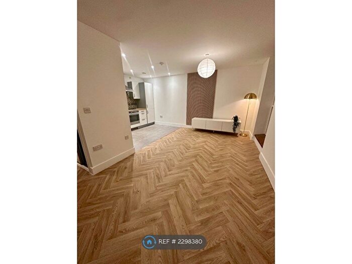 Studio To Rent In Ferry Court, Cardiff, CF11