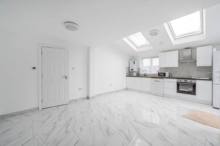 3 Bedroom Flat To Rent In Graham Road, Harrow Weald, Harrow, HA3