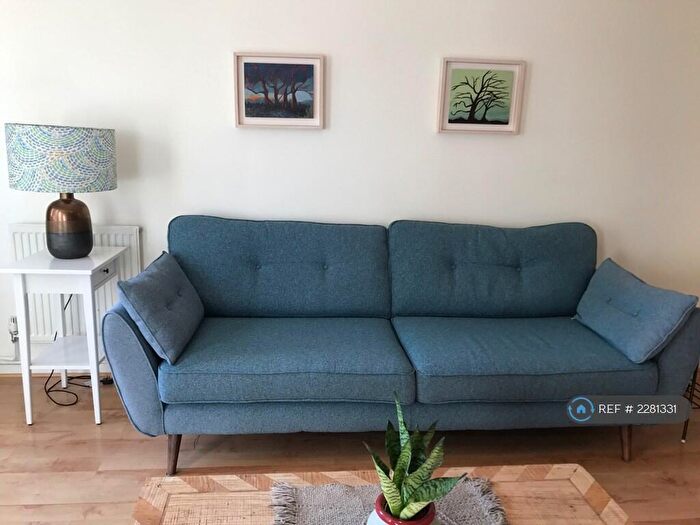 3 Bedroom Maisonette To Rent In East India Dock Road, London, E14