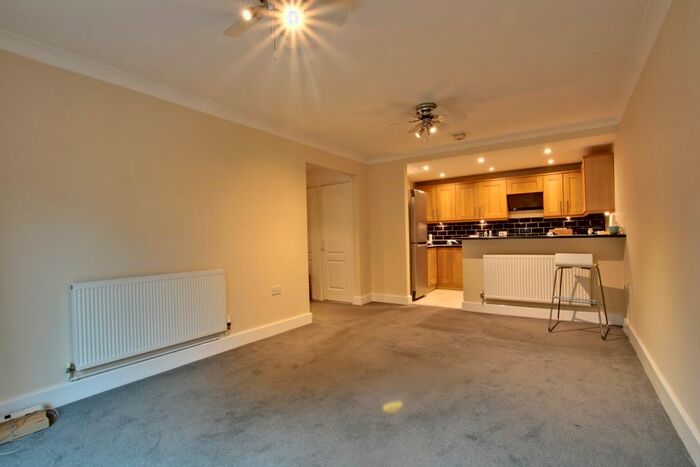 2 Bedroom Flat To Rent In Compass Lane, Bromley BR1