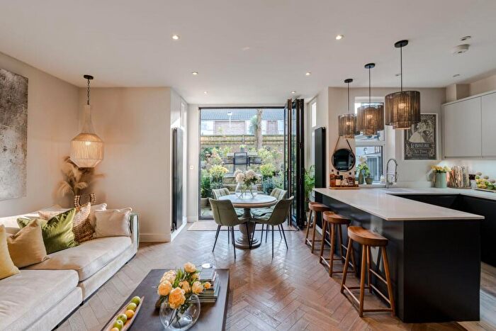 1 Bedroom Apartment For Sale In Priory Road, West Hampstead, London, NW6