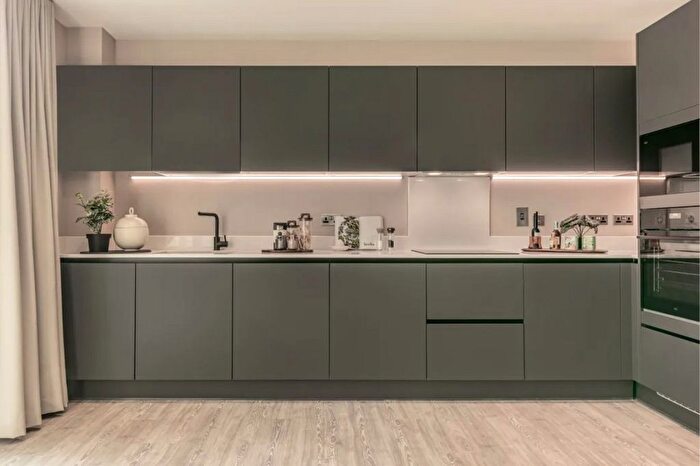 3 Bedroom Flat For Sale In Unit Kew Bridge Rise, Brentford, TW8