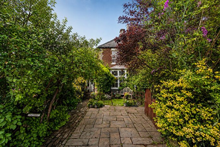3 Bedroom Semi-Detached House For Sale In West End Lane, Essendon, Hatfield, AL9