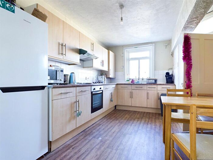 4 Bedroom Apartment To Rent In Brunswick Place, Hove, East Sussex, BN3