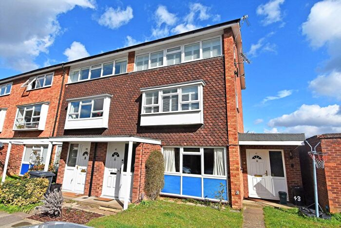 2 Bedroom Maisonette To Rent In Watermill Close, Richmond, TW10