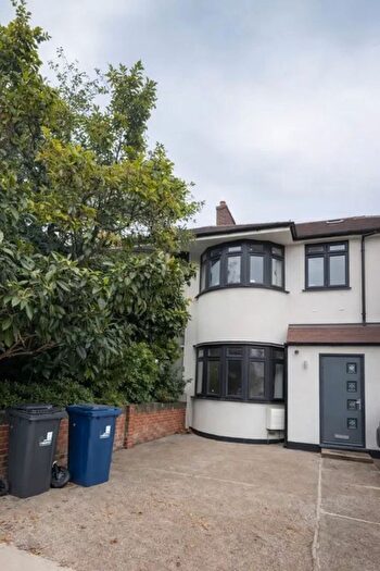 7 Bedroom Terraced House To Rent In Uxbridge Road, Southall, UB1
