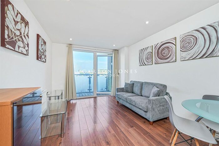 2 Bedroom Flat To Rent In Viridian Apartments, Battersea Park Road, London, SW8