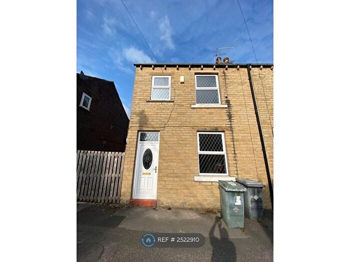 3 Bedroom End Of Terrace House To Rent In Clare Road, Cleckheaton, BD19