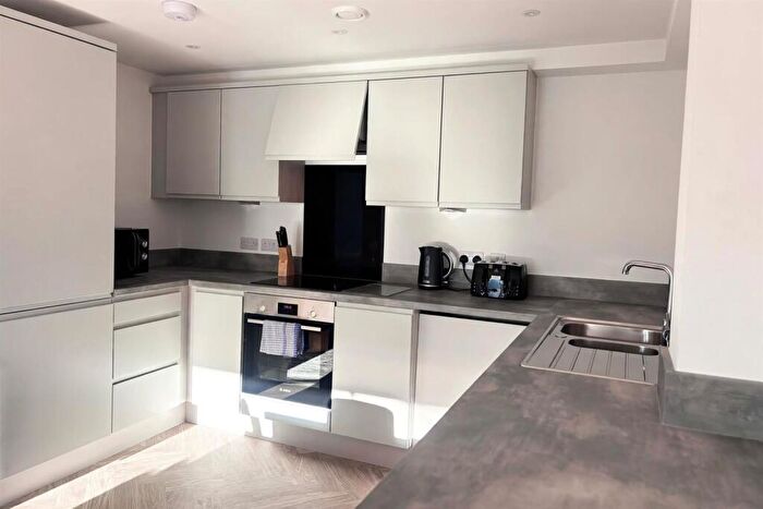 3 Bedroom Apartment To Rent In Willow Court, Ford Lane, Salford, M6