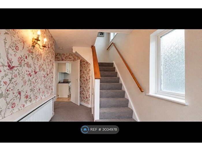 3 Bedroom Semi Detached House To Rent In Atherton Road, Ilford, IG5