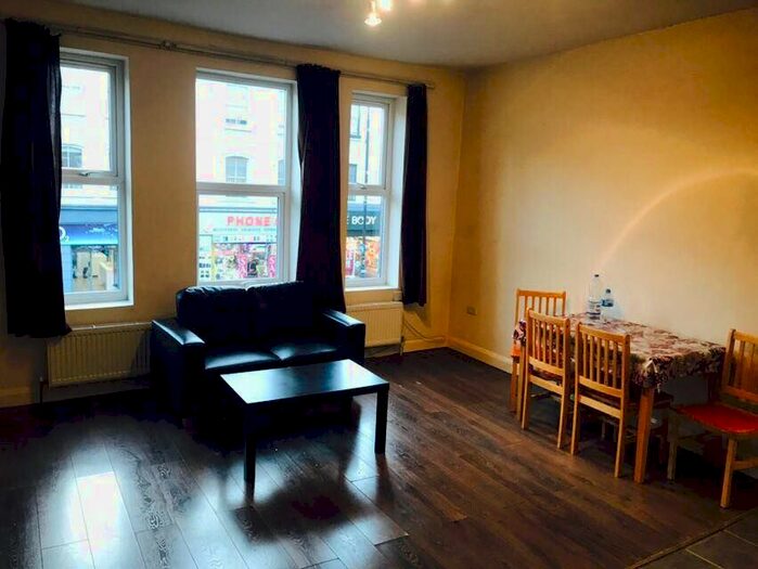 2 Bedroom Flat To Rent In Bury Road, London, N22