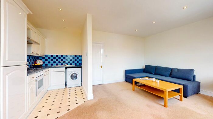 1 Bedroom Flat To Rent In Hammersmith Grove, London, W6