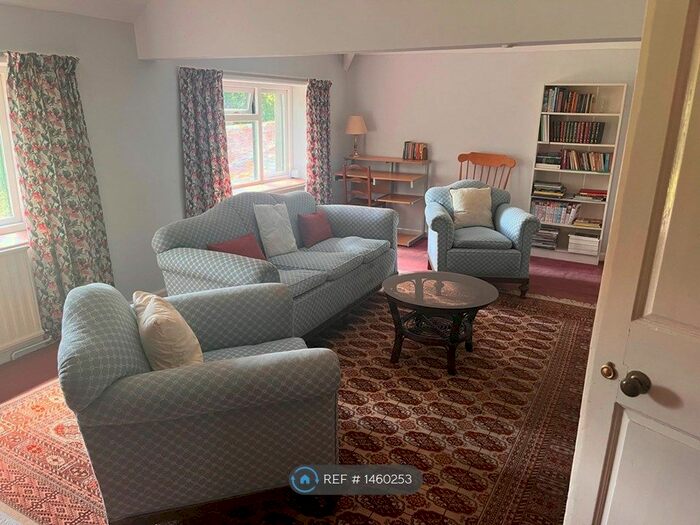 2 Bedroom Flat To Rent In Nerquis Hall, Mold, CH7