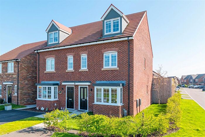 3 Bedroom Semi Detached House For Sale In Goldcrest Avenue, Farington Moss, Leyland, PR26